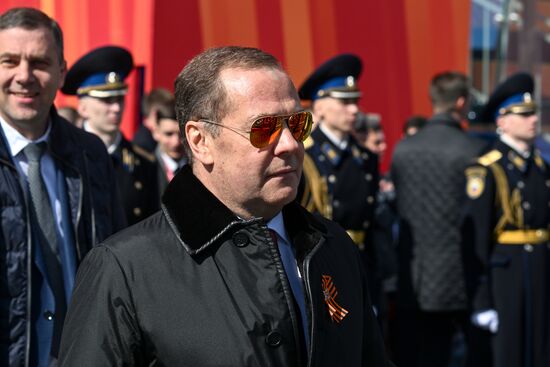 Заместитель председателя Совета безопасности РФ Дмитрий Медведев на Красной площади в Москве на военном параде, посвященном 80-летию Победы. 9 мая Россия отмечает 80-летие Победы в Великой Отечественной войне 1941-1945 годов. Место: Россия, Москва. Автор: Евгений Биятов/РИА Новости. Официальные лица на военном параде в честь 80-летия Победы