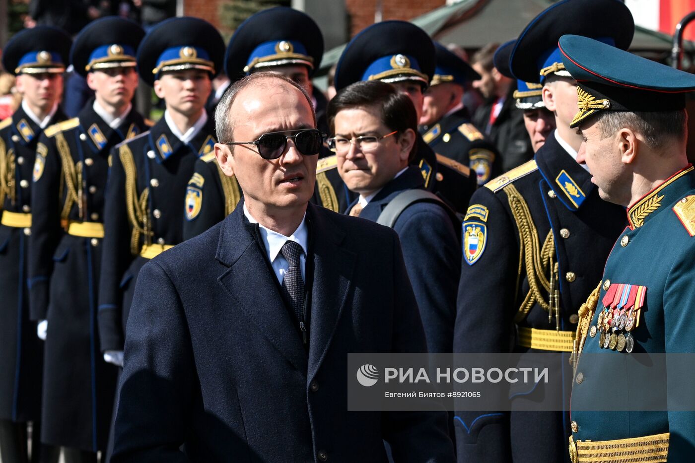 Официальные лица на военном параде в честь 80-летия Победы