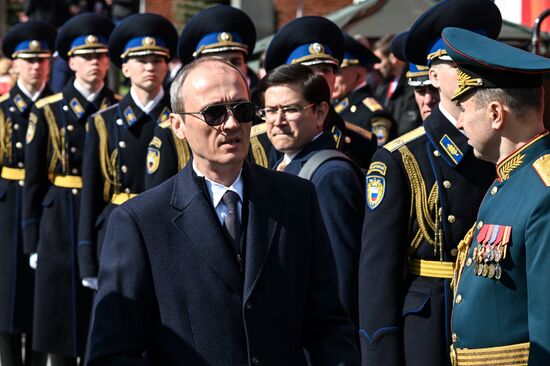 Заместитель председателя правительства РФ - руководитель аппарата правительства РФ Дмитрий Григоренко на Красной площади в Москве на военном параде, посвященном 80-летию Победы. 9 мая Россия отмечает 80-летие Победы в Великой Отечественной войне 1941-1945 годов. Место: Россия, Москва. Автор: Евгений Биятов/РИА Новости. Официальные лица на военном параде в честь 80-летия Победы