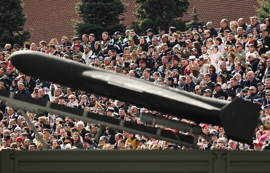 Гости на Красной площади в Москве на военном параде, посвященном 80-летию Победы в Великой Отечественной войне. На первом плане: БПЛА "Герань-2". Место: Россия, Москва. Автор: Пелагия Тихонова/РИА Новости. Москва. Военный парад, посвященный 80-летию Победы в Великой Отечественной войне