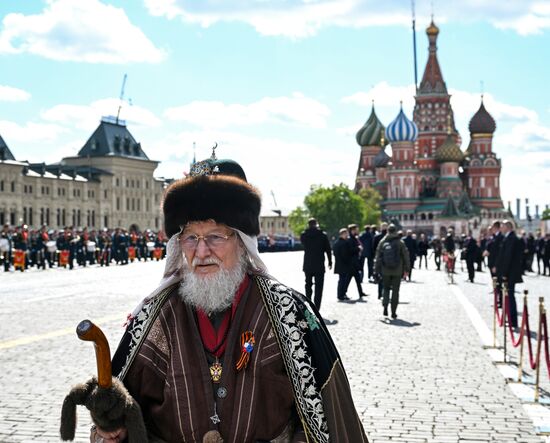 Верховный муфтий России и председатель Центрального духовного управления мусульман России Талгат Таджуддин на Красной площади в Москве на военном параде, посвященном 80-летию Победы. 9 мая Россия отмечает 80-летие Победы в Великой Отечественной войне 1941-1945 годов. Место: Россия, Москва. Автор: Сергей Бобылев/РИА Новости. Официальные лица на военном параде в честь 80-летия Победы