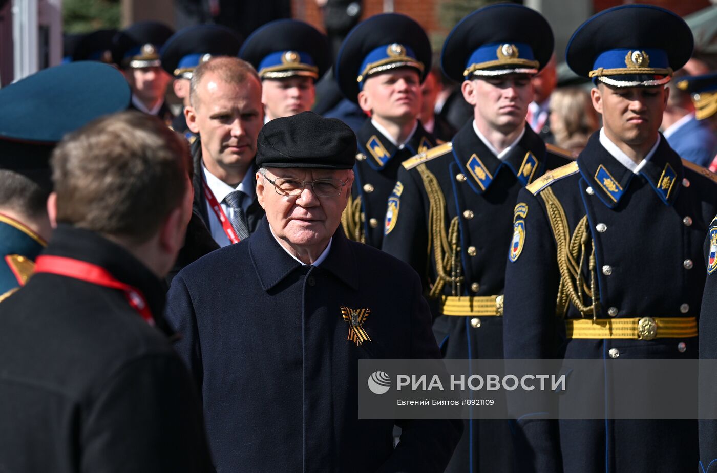 Официальные лица на военном параде в честь 80-летия Победы