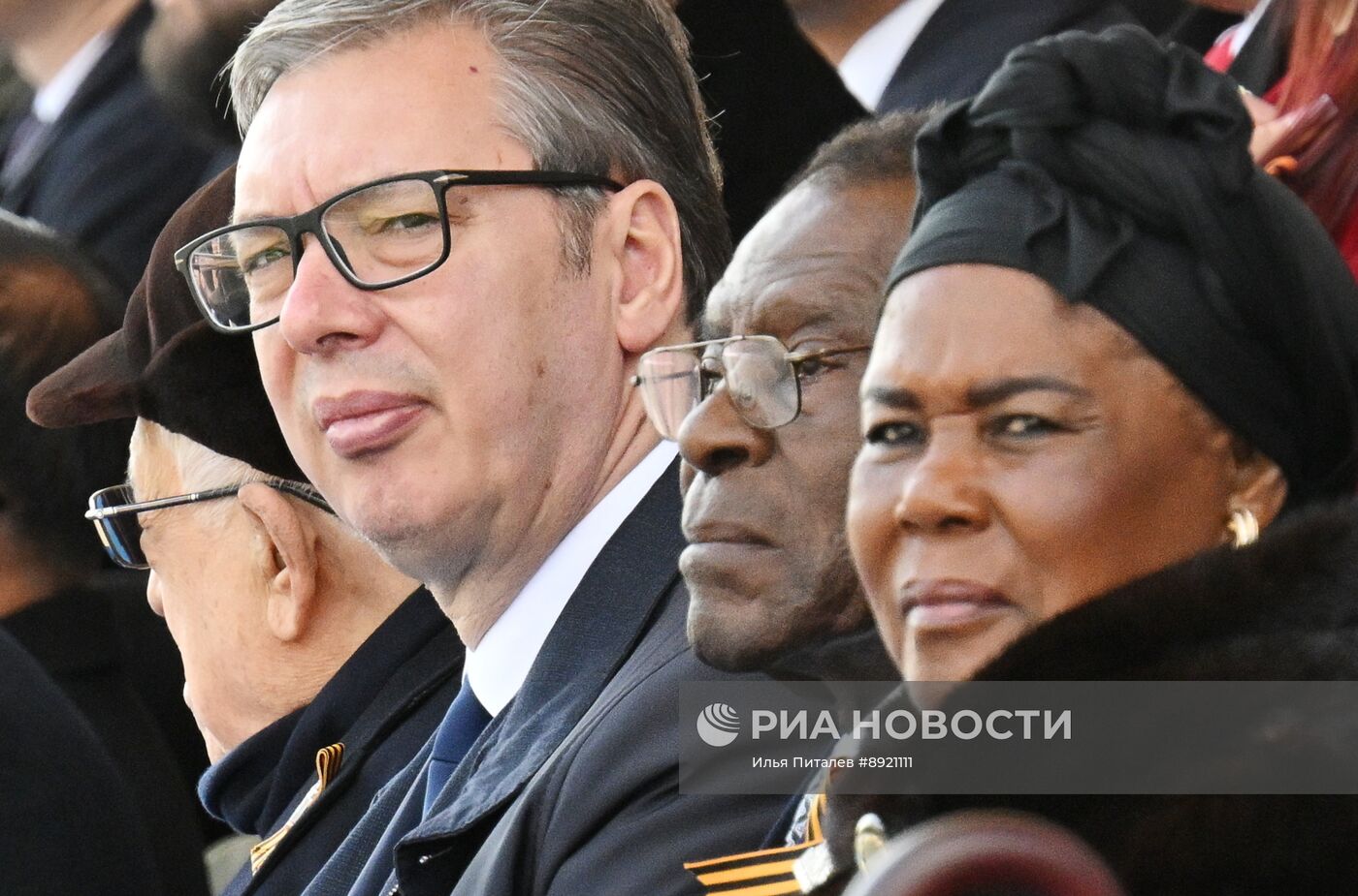 Президент РФ В. Путин и иностранные лидеры на военном параде в честь 80-летия Победы