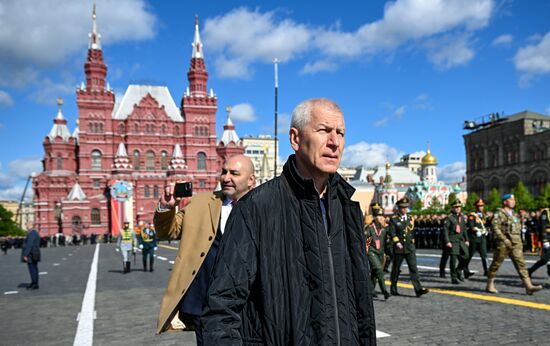 Председатель комитета Государственной Думы РФ по физической культуре и спорту Олег Матыцин на Красной площади в Москве на военном параде, посвященном 80-летию Победы. 9 мая Россия отмечает 80-летие Победы в Великой Отечественной войне 1941-1945 годов. Место: Россия, Москва. Автор: Сергей Бобылев/РИА Новости. Официальные лица на военном параде в честь 80-летия Победы