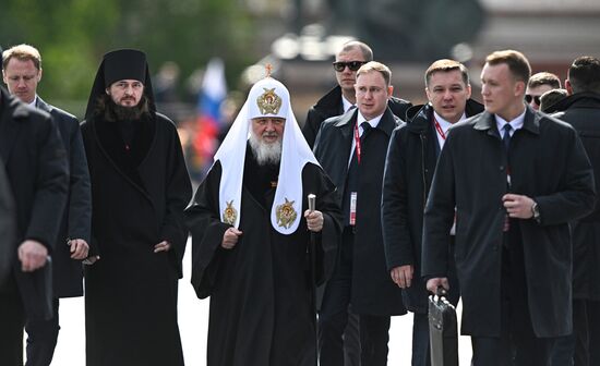 Патриарх Московский и всея Руси Кирилл на Красной площади в Москве на военном параде, посвященном 80-летию Победы. 9 мая Россия отмечает 80-летие Победы в Великой Отечественной войне 1941-1945 годов. Место: Россия, Москва. Автор: Сергей Бобылев/РИА Новости. Официальные лица на военном параде в честь 80-летия Победы
