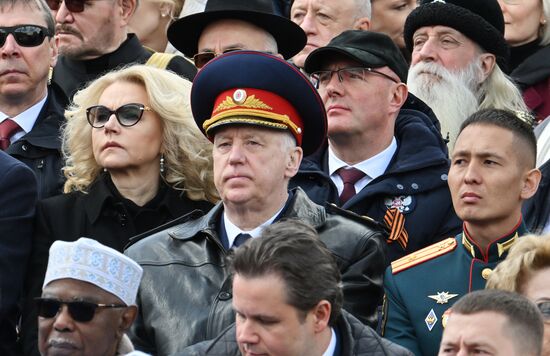 Официальные лица на военном параде в честь 80-летия Победы 