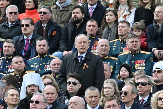 Официальные лица на военном параде в честь 80-летия Победы 