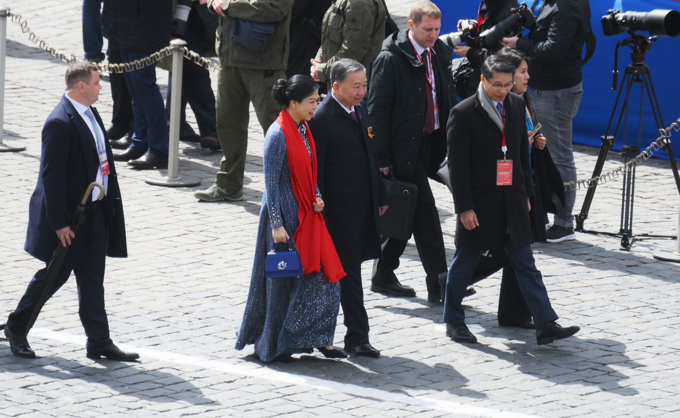 Президент РФ В. Путин и иностранные лидеры на военном параде в честь 80-летия Победы 