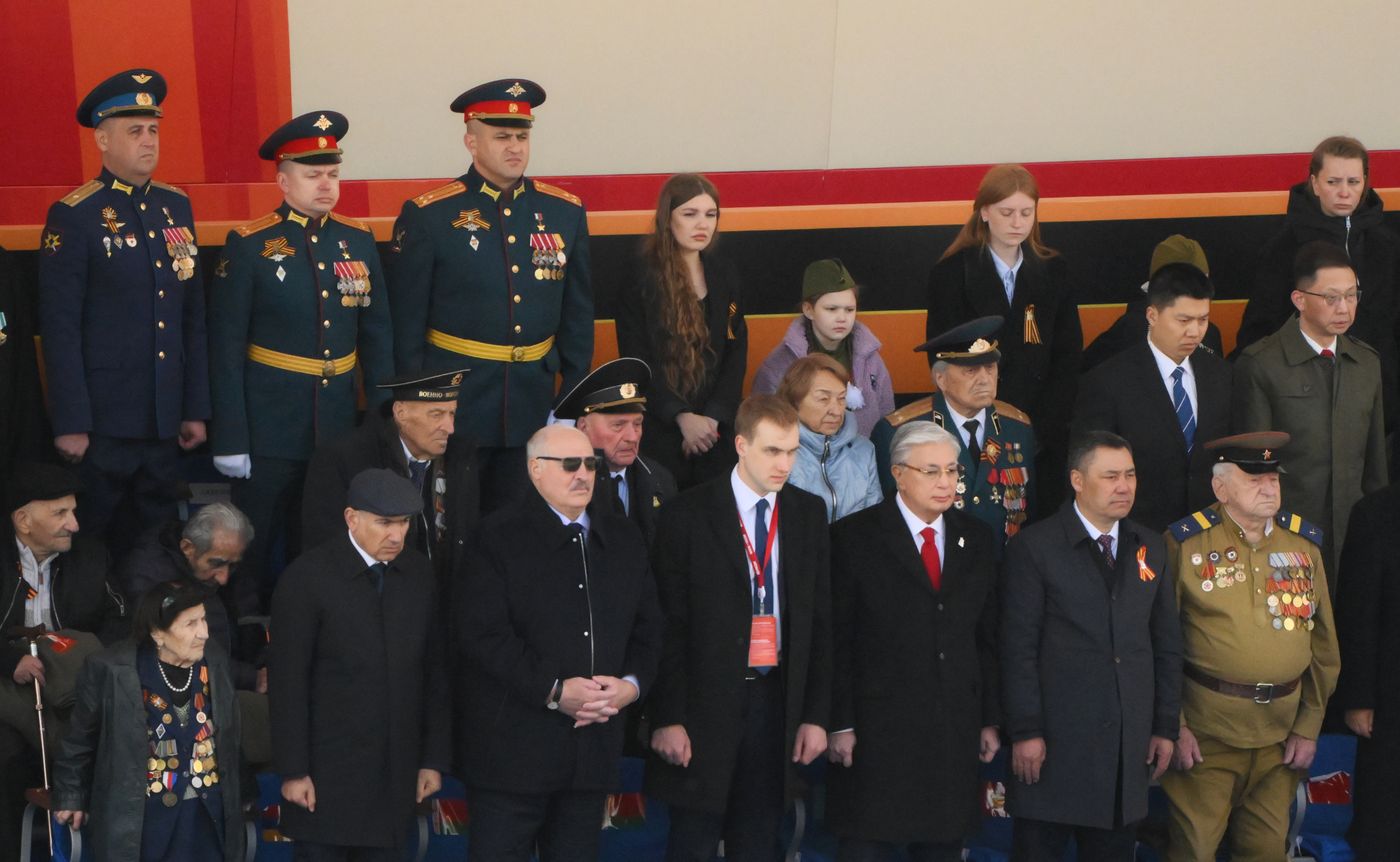Президент РФ В. Путин и иностранные лидеры на военном параде в честь 80-летия Победы 
