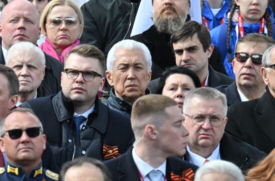 Руководитель фракции "Единая Россия" в Государственной Думе РФ Владимир Васильев на Красной площади в Москве на военном параде, посвященном 80-летию Победы. 9 мая Россия отмечает 80-летие Победы в Великой Отечественной войне 1941-1945 годов. Место: Россия, Москва. Автор: Илья Питалев/РИА Новости. Официальные лица на военном параде в честь 80-летия Победы