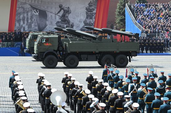Беспилотные летательные аппараты "Герань-2" на Красной площади в Москве на военном параде, посвященном 80-летию Победы в Великой Отечественной войне. Место: Россия, Москва. Автор: Сергей Гунеев/РИА Новости. Москва. Военный парад, посвященный 80-летию Победы в Великой Отечественной войне