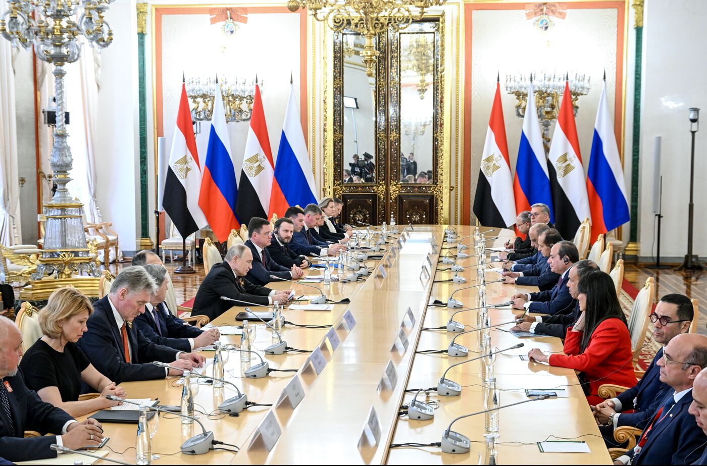 Встреча президента РФ В. Путина и президент Египта Абделя Фаттах Ас-Сиси
