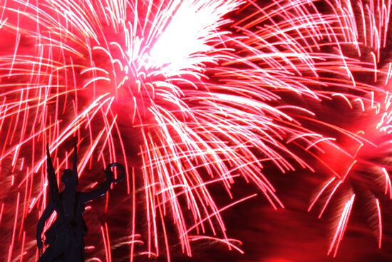 Праздничный салют в Москве в честь Дня Победы