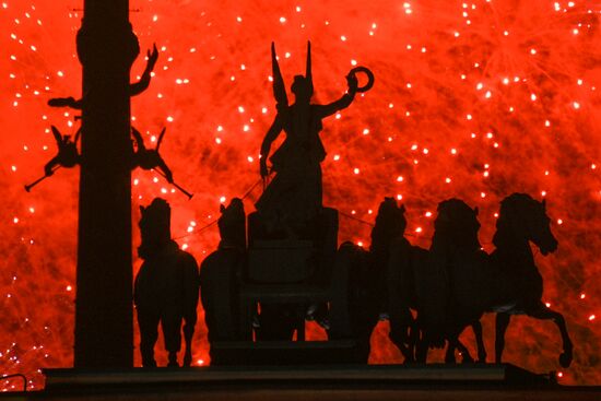 Праздничный салют в Москве в честь Дня Победы