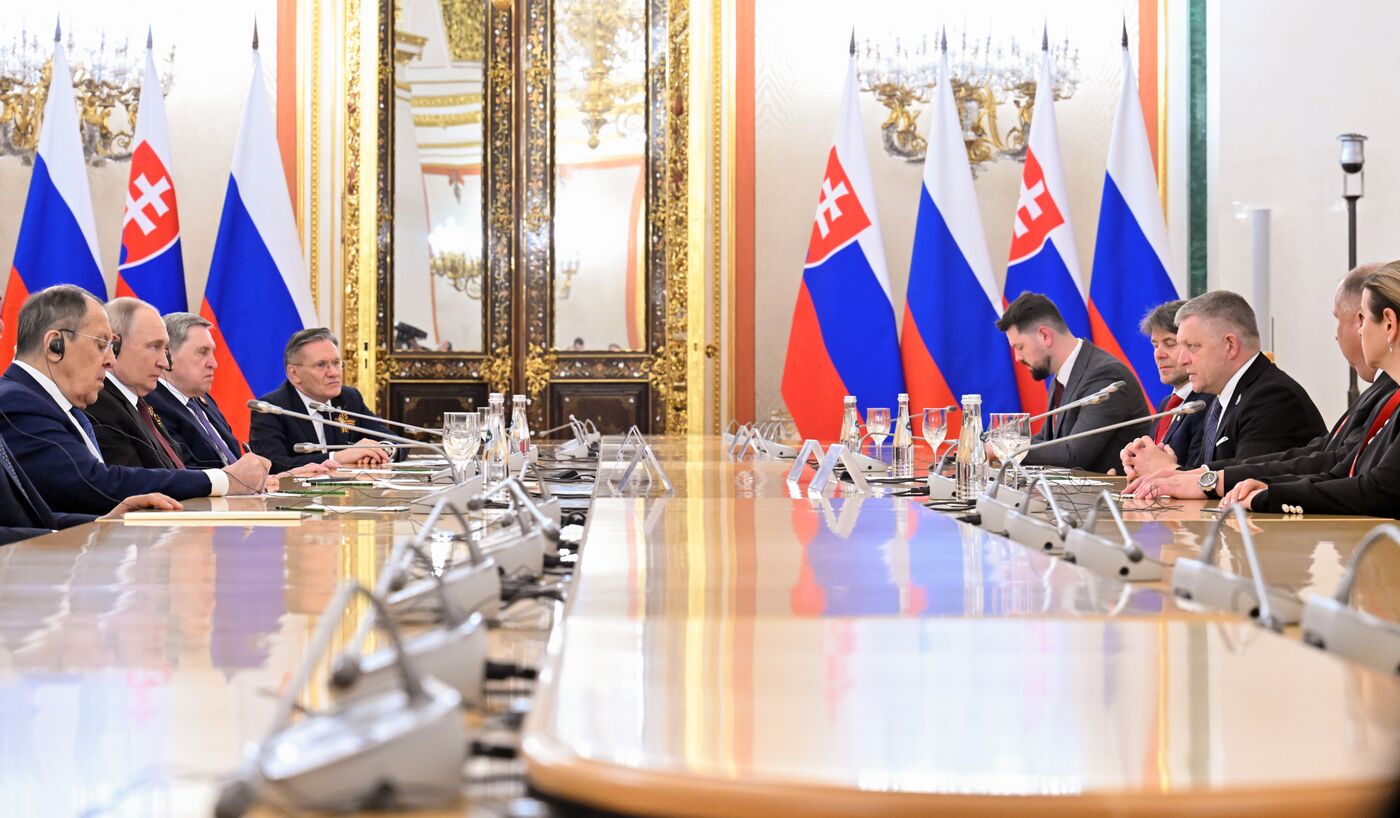 Встреча президента РФ В. Путина и премьер-министра Словакии Р. Фицо