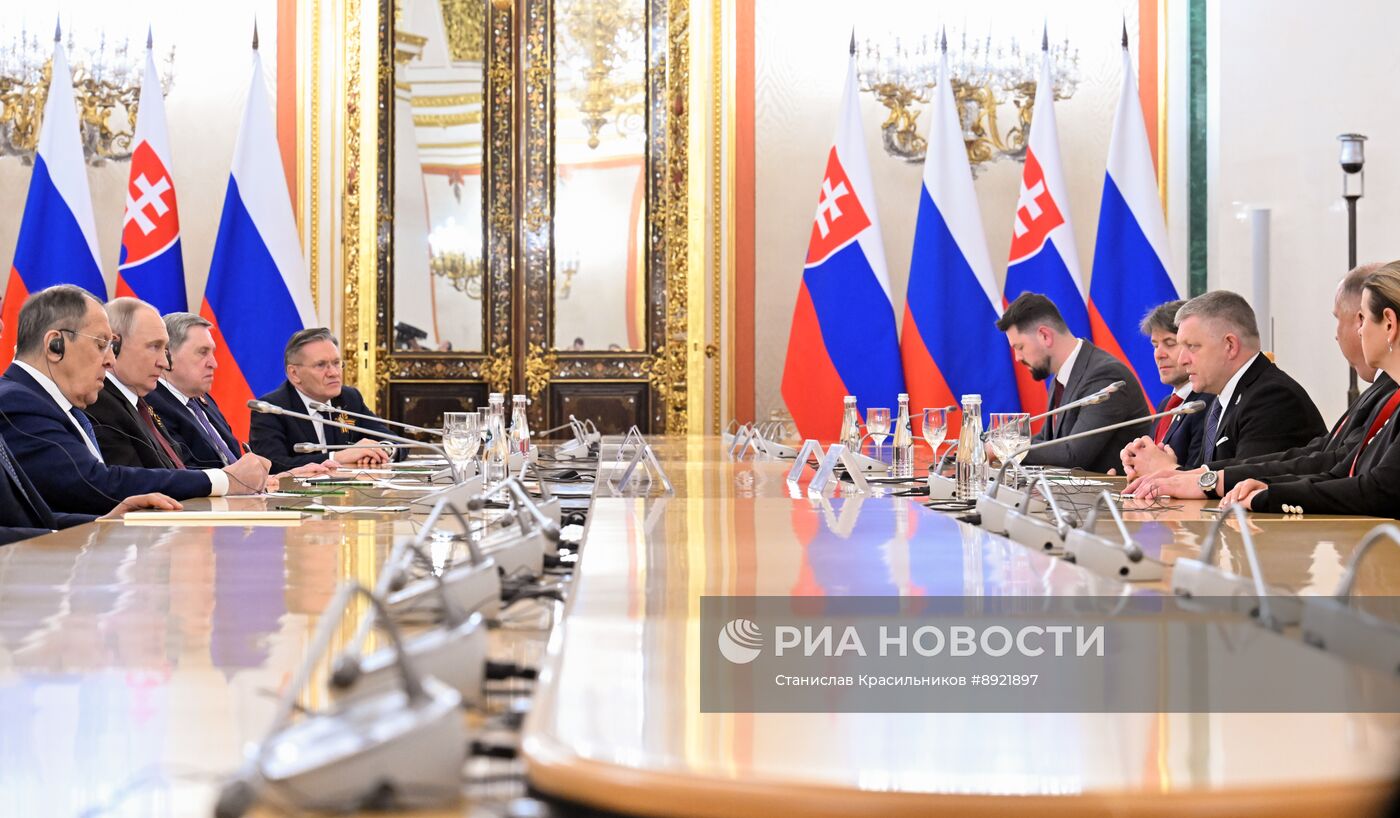 Встреча президента РФ В. Путина и премьер-министра Словакии Р. Фицо