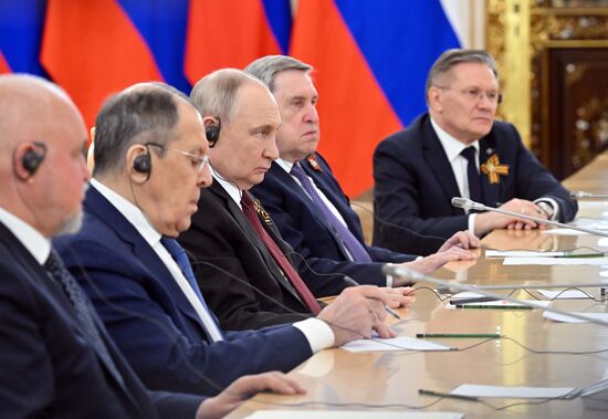 Президент РФ Владимир Путин во время встречи с председателем правительства Словакии Робертом Фицо. Место: Россия, Москва. Автор: Станислав Красильников/РИА Новости. Встреча президента РФ В. Путина и премьер-министра Словакии Р. Фицо