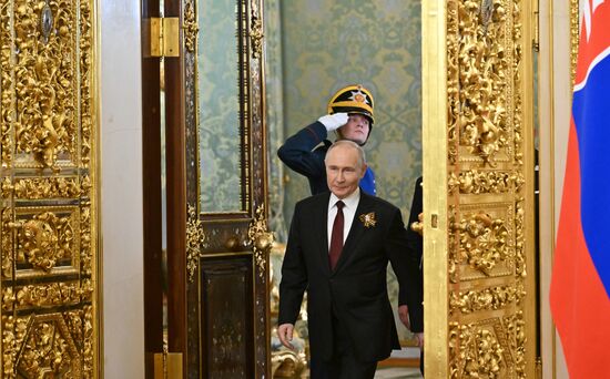 Президент РФ Владимир Путин во время встречи с председателем правительства Словакии Робертом Фицо. Место: Россия, Москва. Автор: Станислав Красильников/РИА Новости. Встреча президента РФ В. Путина и премьер-министра Словакии Р. Фицо