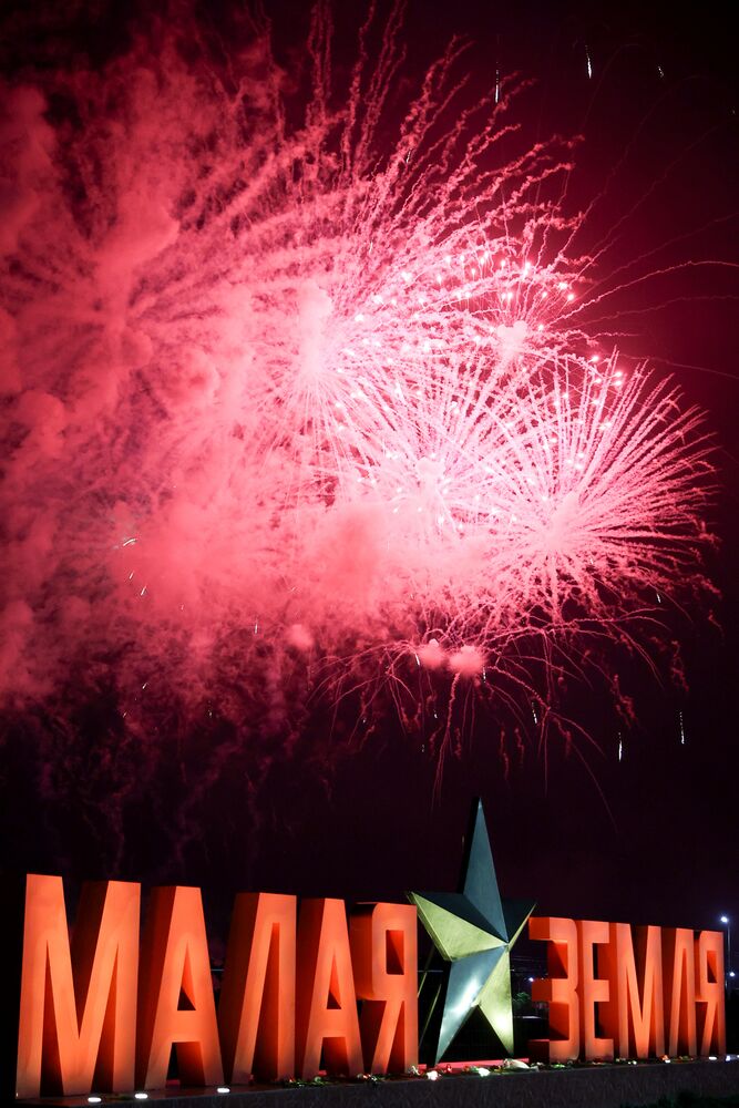 Праздничный салют в честь Дня Победы в городах-героях