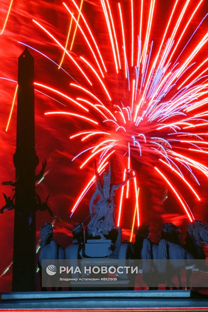 Праздничный салют в Москве в честь Дня Победы