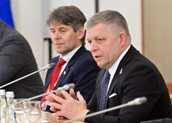 Председатель правительства Словакии Роберт Фицо во время встречи с президентом РФ Владимиром Путиным. Место: Россия, Москва. Автор: Станислав Красильников/РИА Новости. Встреча президента РФ В. Путина и премьер-министра Словакии Р. Фицо