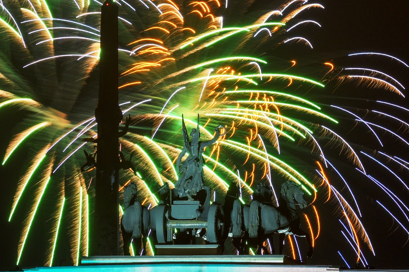 Праздничный салют в Москве в честь Дня Победы