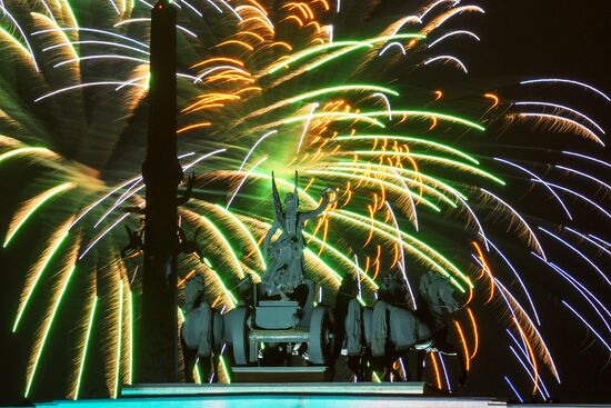 Праздничный салют в Москве в честь Дня Победы