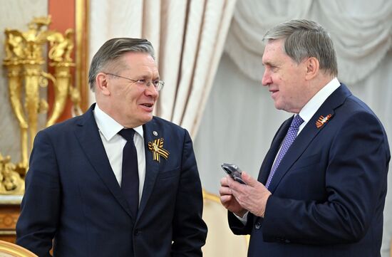 Генеральный директор госкорпорации "Росатом" Алексей Лихачев (слева) и помощник президента РФ Юрий Ушаков перед началом встречи президента РФ Владимира Путина и председателя правительства Словакии Роберта Фицо. Место: Россия, Москва. Автор: Станислав Красильников/РИА Новости. Встреча президента РФ В. Путина и премьер-министра Словакии Р. Фицо