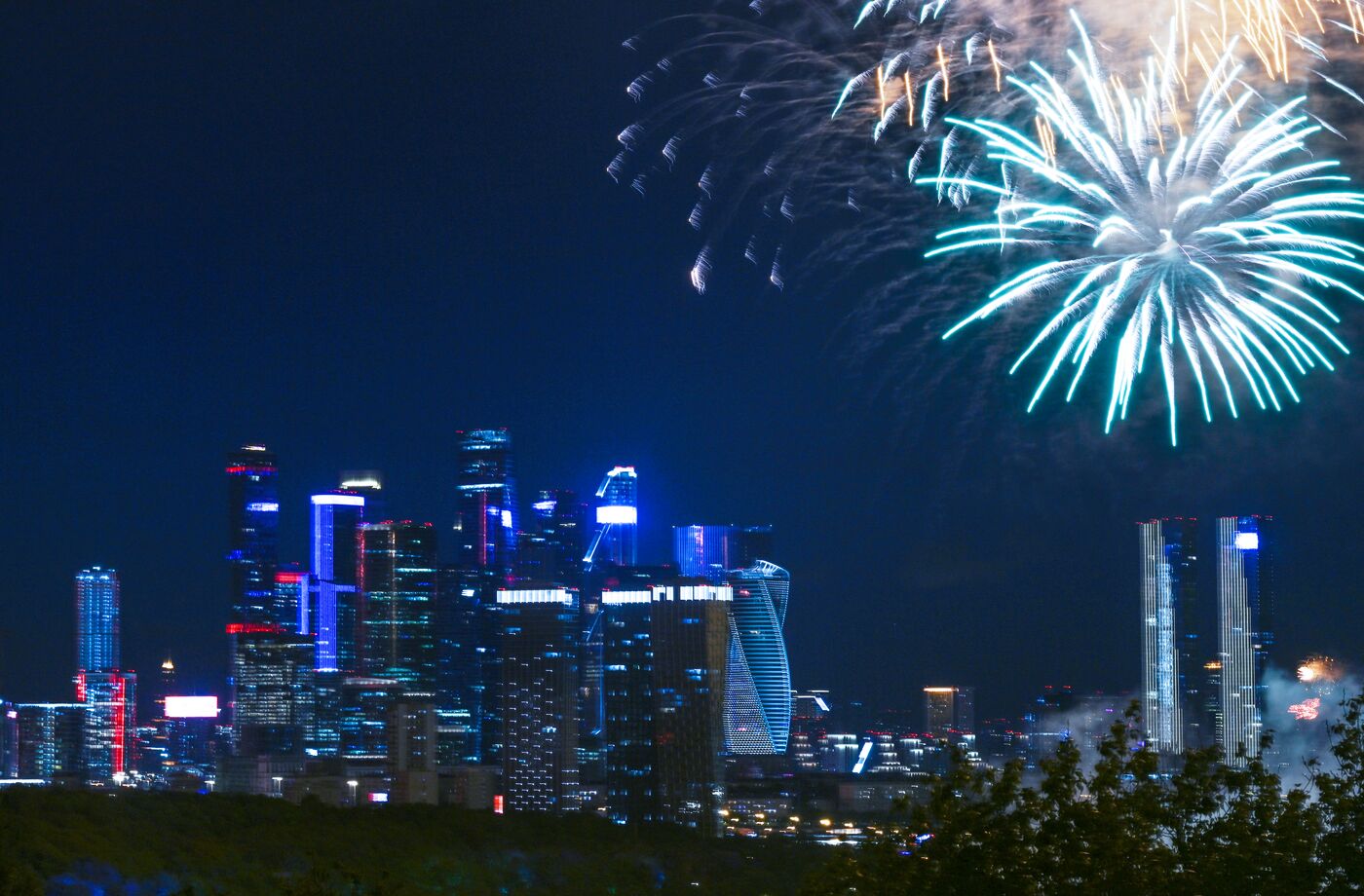 Праздничный салют в Москве в честь Дня Победы