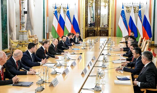 Встреча президента РФ В. Путина и президента Узбекистана Ш. Мирзиёева