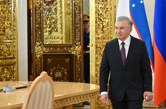 Встреча президента РФ В. Путина и президента Узбекистана Ш. Мирзиёева