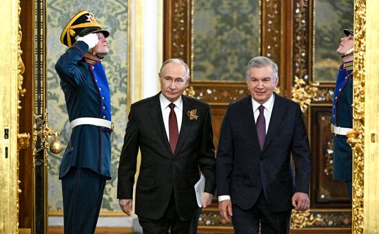 Встреча президента РФ В. Путина и президента Узбекистана Ш. Мирзиёева