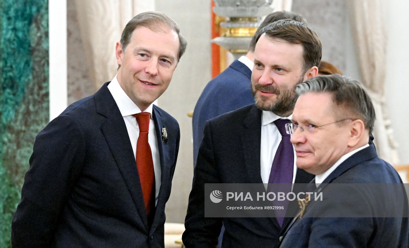 Встреча президента РФ В. Путина и президента Узбекистана Ш. Мирзиёева