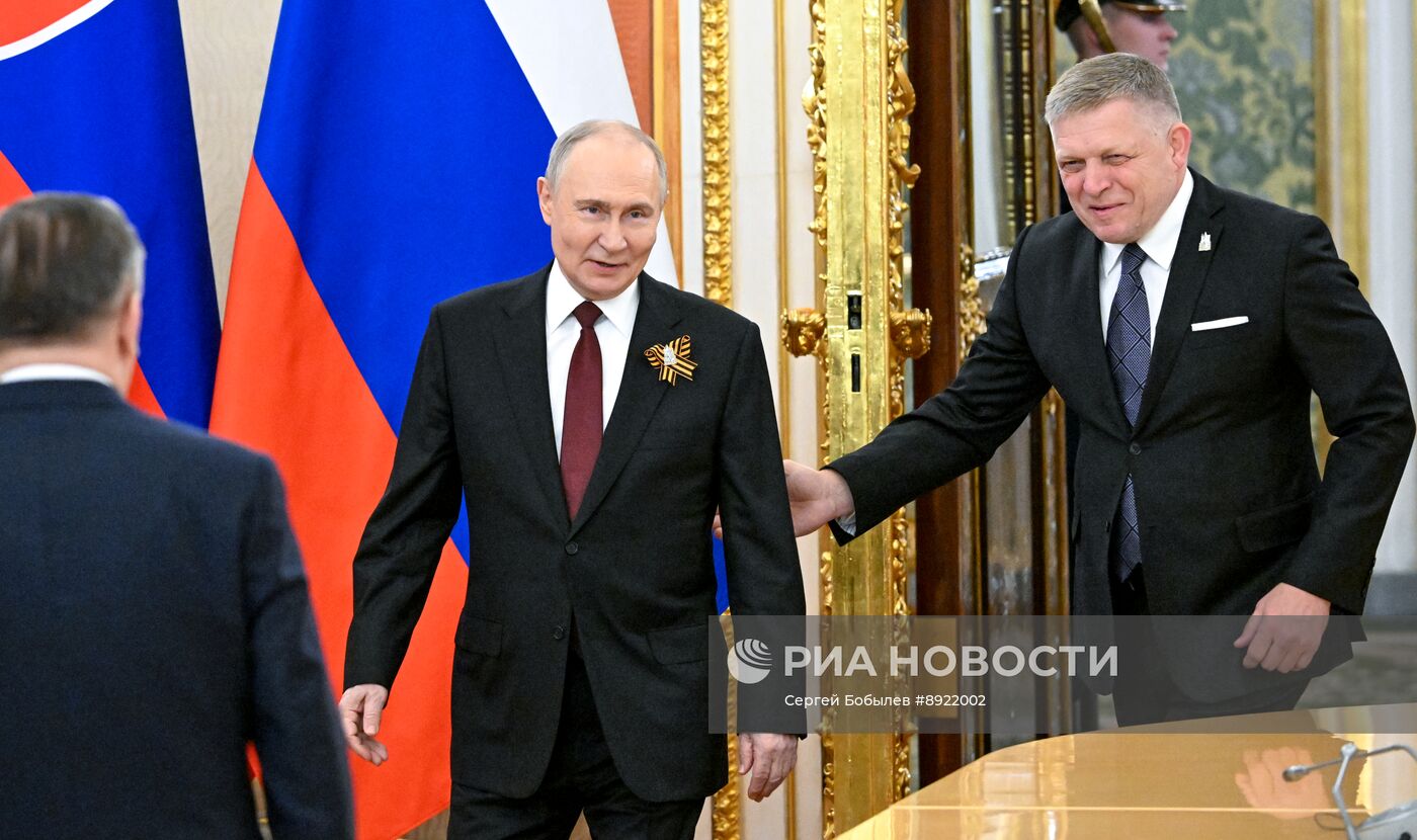 Встреча президента РФ В. Путина и премьер-министра Словакии Р. Фицо