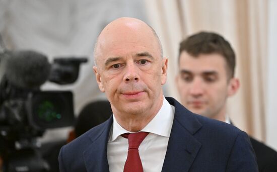 Встреча президента РФ В. Путина и президента Узбекистана Ш. Мирзиёева