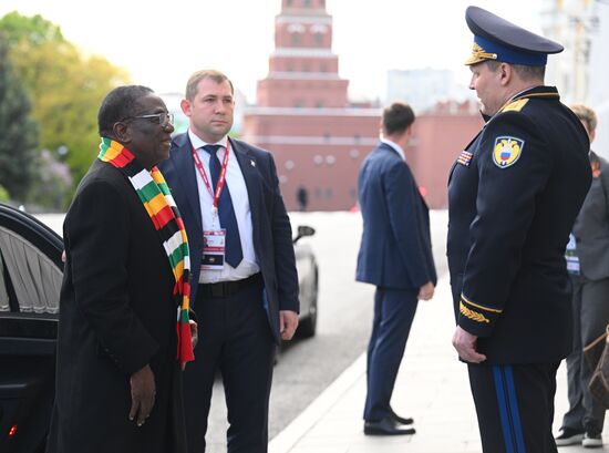 Встреча президента РФ В. Путина и президента Зимбабве Э. Мнангагва