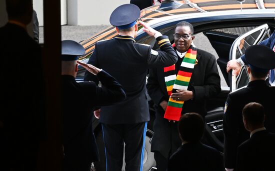 Встреча президента РФ В. Путина и президента Зимбабве Э. Мнангагвы