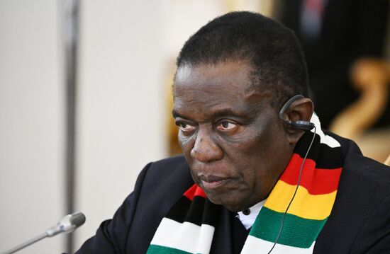 Встреча президента РФ В. Путина и президента Зимбабве Э. Мнангагвы