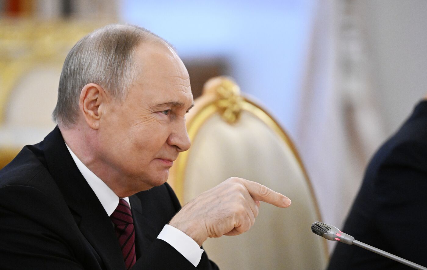 Встреча президента РФ В. Путина и президента Зимбабве Э. Мнангагвы