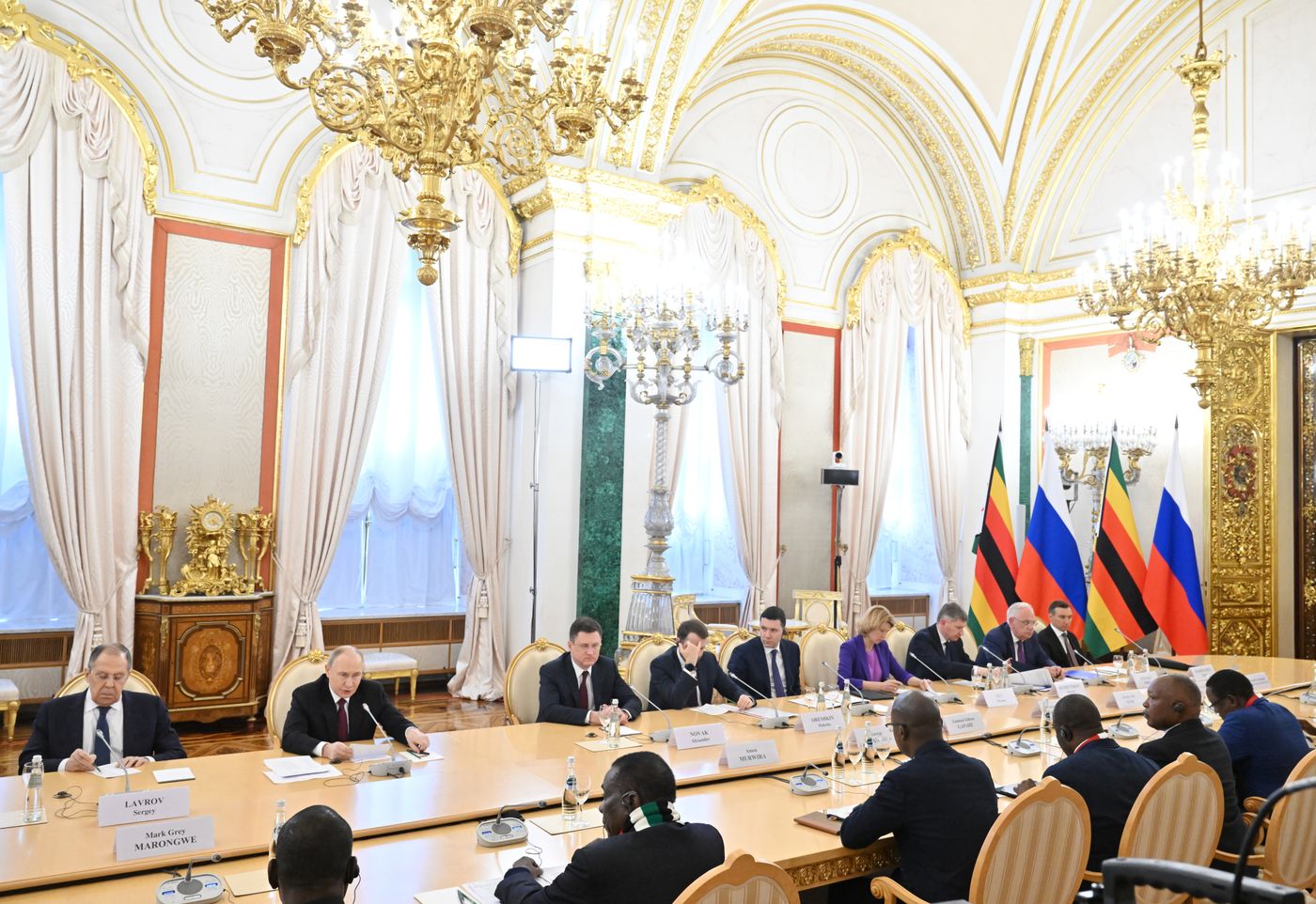 Встреча президента РФ В. Путина и президента Зимбабве Э. Мнангагвы