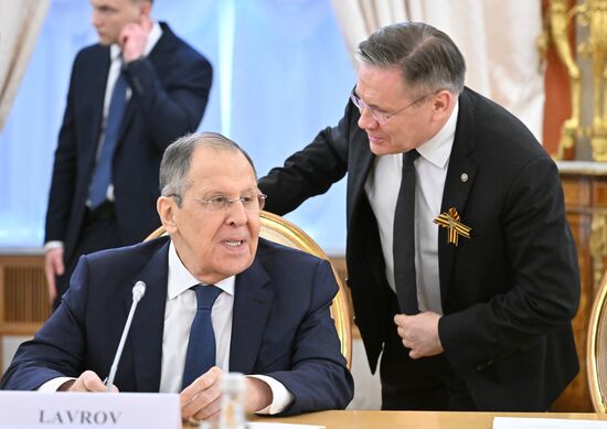 Встреча президента РФ В. Путина и президента Зимбабве Э. Мнангагвы