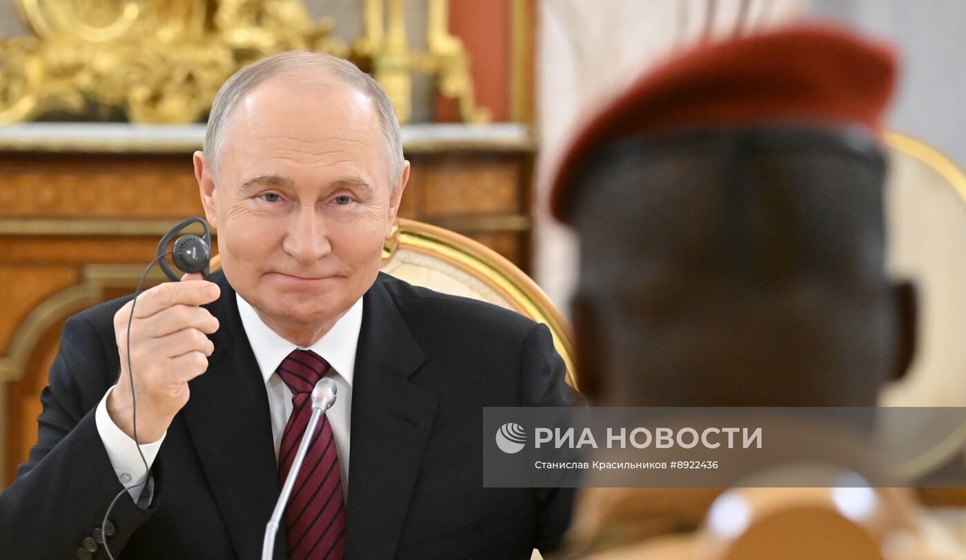 Встреча президента РФ В. Путина и президента Буркина-Фасо Ибрагима Траоре