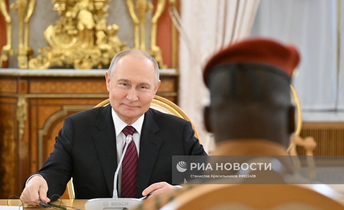 Встреча президента РФ В. Путина и президента Буркина-Фасо Ибрагима Траоре
