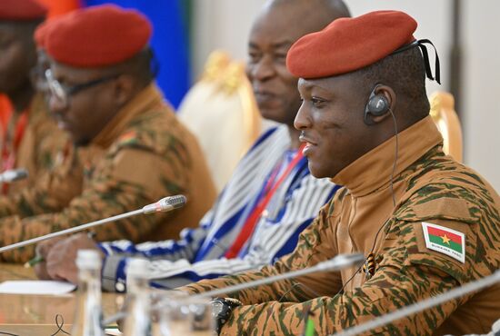 Встреча президента РФ В. Путина и президента Буркина-Фасо Ибрагима Траоре