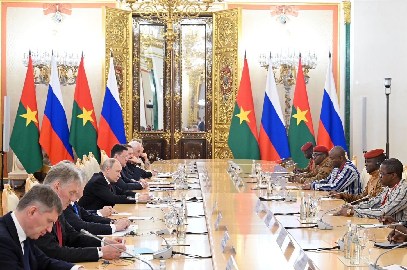 Встреча президента РФ В. Путина и президента Буркина-Фасо Ибрагима Траоре