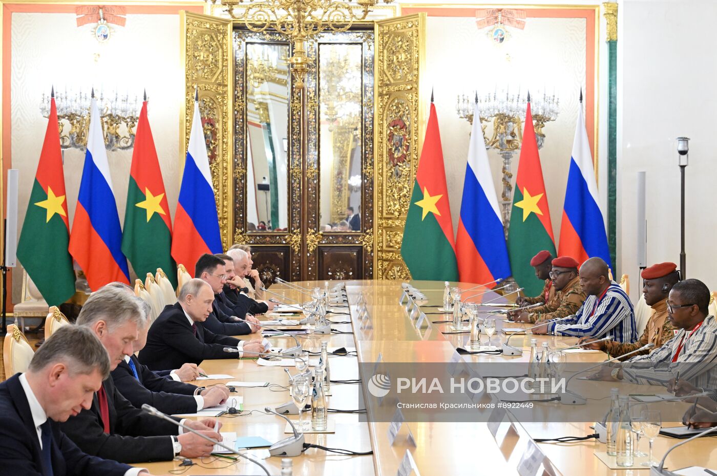 Встреча президента РФ В. Путина и президента Буркина-Фасо Ибрагима Траоре