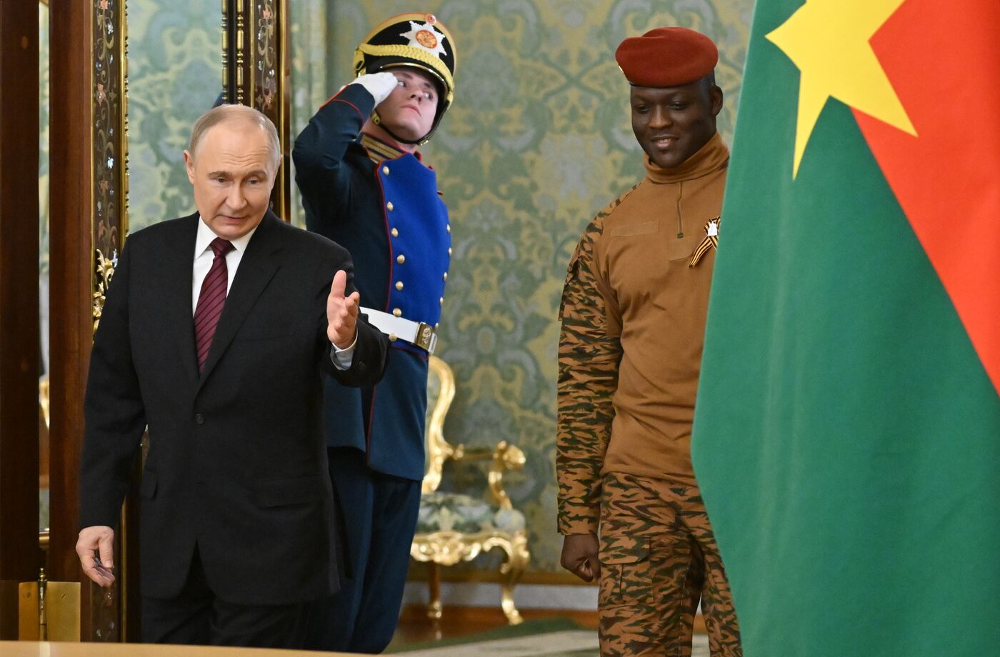 Встреча президента РФ В. Путина и президента Буркина-Фасо Ибрагима Траоре
