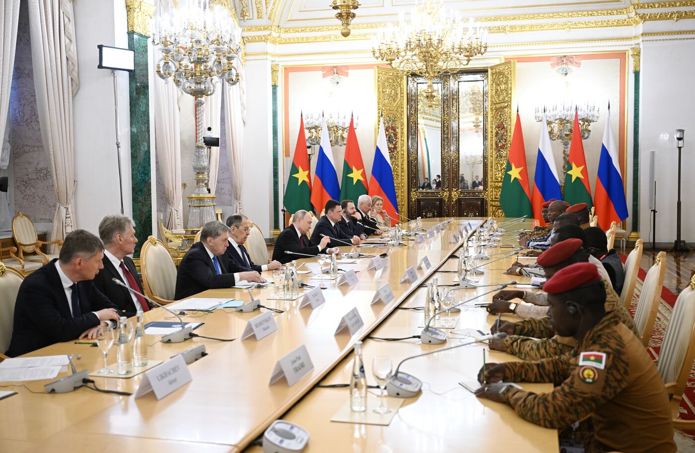 Встреча президента РФ В. Путина и президента Буркина-Фасо Ибрагима Траоре