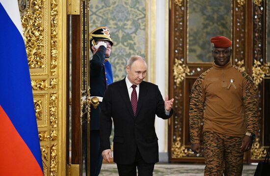 Встреча президента РФ В. Путина и президента Буркина-Фасо Ибрагима Траоре