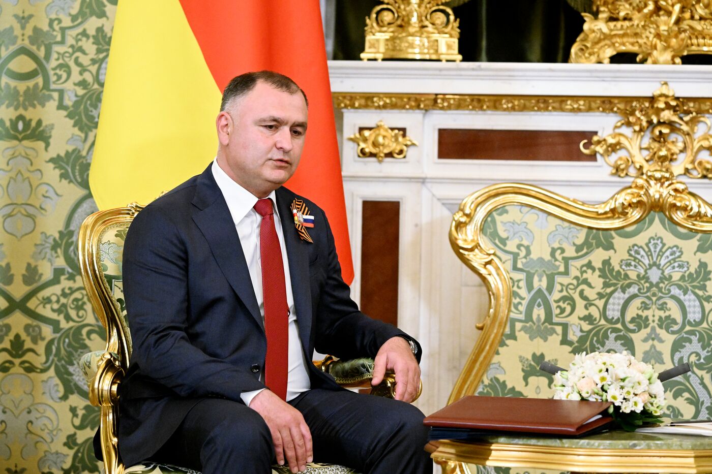Встреча президента РФ В. Путина и президента Южной Осетии Алана Гаглоева